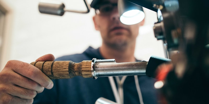 企业员工使用智能运动设备进行趣味团建比赛