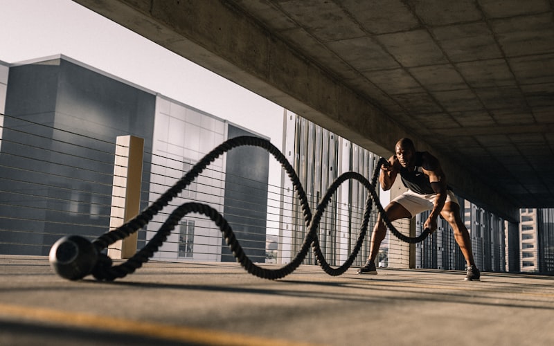 青少年在体育培训机构使用AI系统进行科学训练